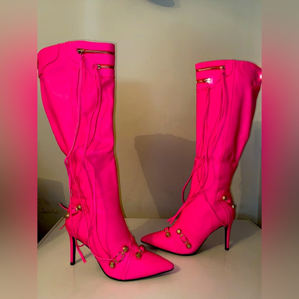 BRAND NEW AZALEA WANG BOOTS